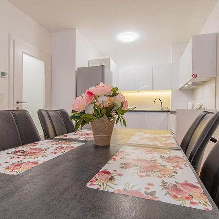 Ferienwohnung Flexible Selfcheckins 42 - Zagreb - Luxury - Garage Parking - Loggia - Brand New Exterior foto