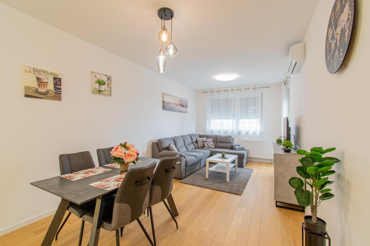 Ferienwohnung Flexible Selfcheckins 42 - Zagreb - Luxury - Garage Parking - Loggia - Brand New Exterior foto